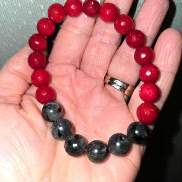 10mm Black Labradorite Larvakite And Red Gemstone Bracelet - Picture 1 of 5